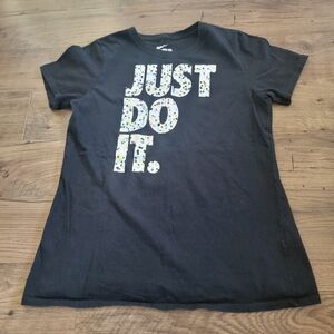 Nike the athletic Cut size medium